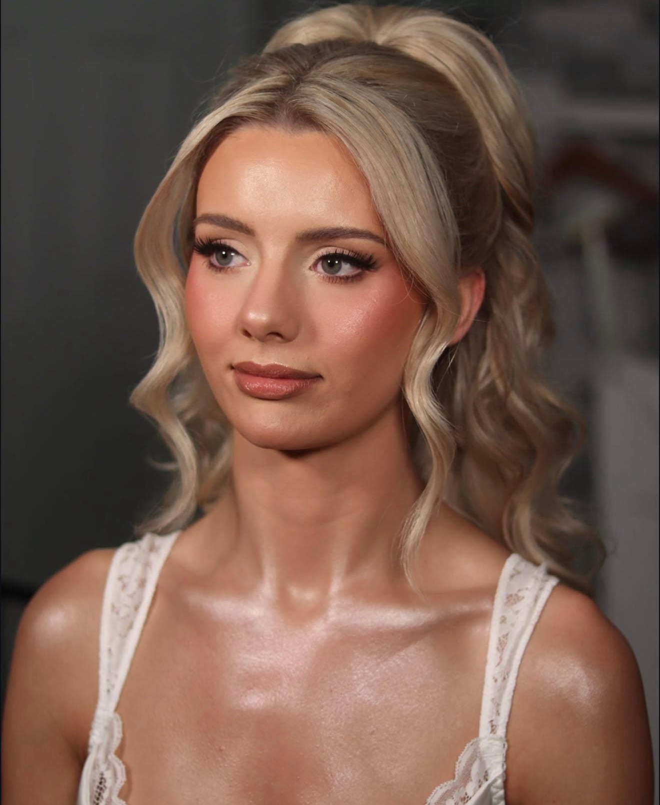 Bride with a bold smoked liner, glowing skin and a soft half-up style